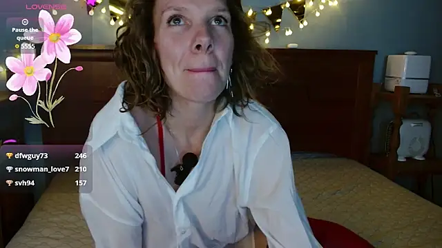 Daisy Lovely online show from May 18, 2026, 4:29 am