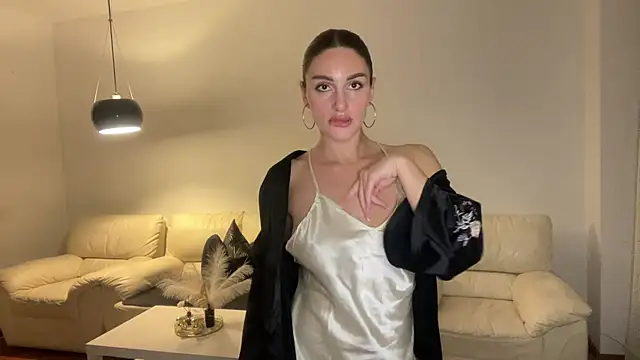 RoxelleSilvara69 online show from May 23, 2026, 9:52 pm