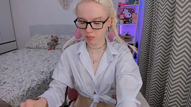 Snapshot of Mia_WaterFall chatting on February 6, 2026, 3:11 am Mia WaterFall online show from February 6, 2026, 3:11 am