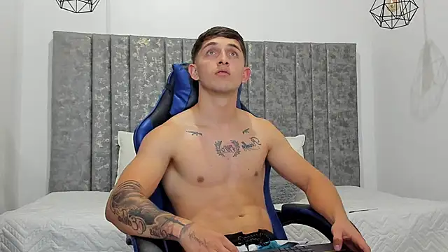 Snapshot of Calvin_Hunter chatting on February 8, 2026, 4:16 am Calvin Hunter online show from February 8, 2026, 4:16 am