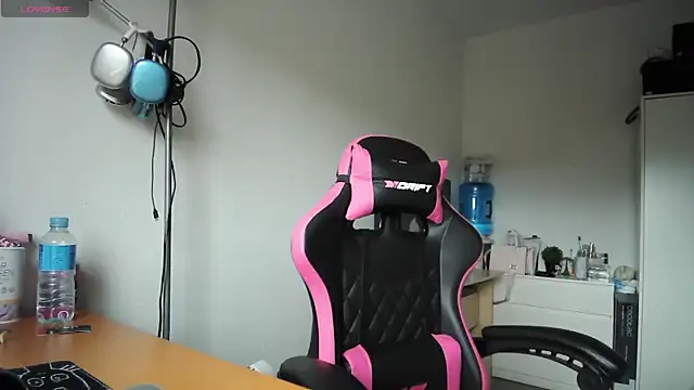 Yulian Milf online show from March 29, 2026, 11:54 am