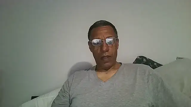 swimmer2496 online show from April 15, 2026, 2:40 am