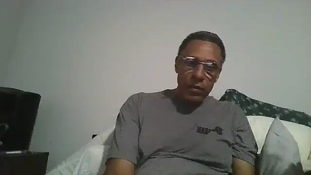 swimmer2496 online show from April 24, 2026, 1:52 am