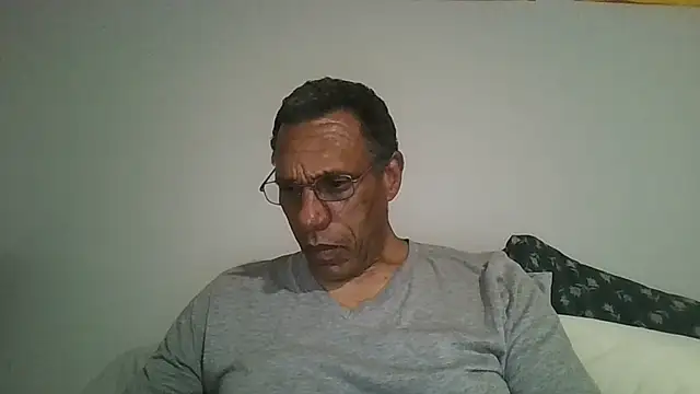 swimmer2496 online show from April 27, 2026, 2:20 am