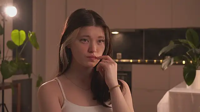 EleniRoeber online show from February 9, 2026, 4:11 pm