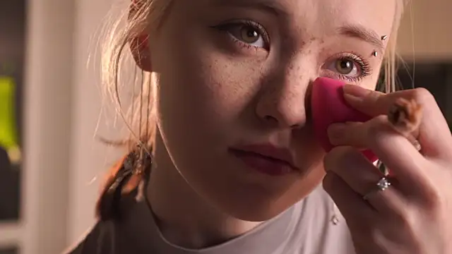 EleniRoeber online show from February 22, 2026, 4:16 pm