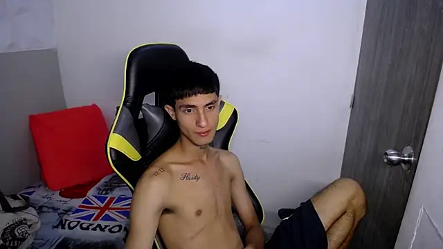 Akyra latinn online show from February 23, 2026, 3:53 pm