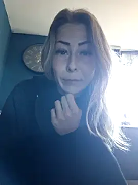 dewimp1 online show from April 30, 2026, 4:57 pm