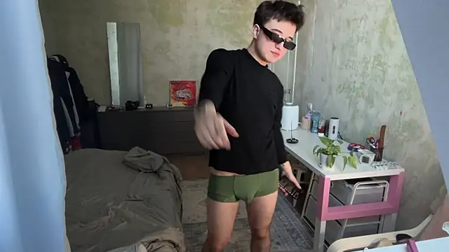 coolskum0 online show from April 1, 2026, 7:20 am