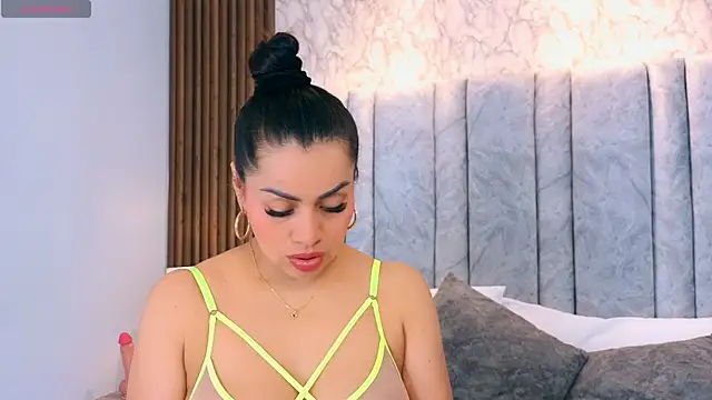 Snapshot of naomy_smithxx chatting on April 17, 2026, 11:35 am naomy smithxx online show from April 17, 2026, 11:35 am