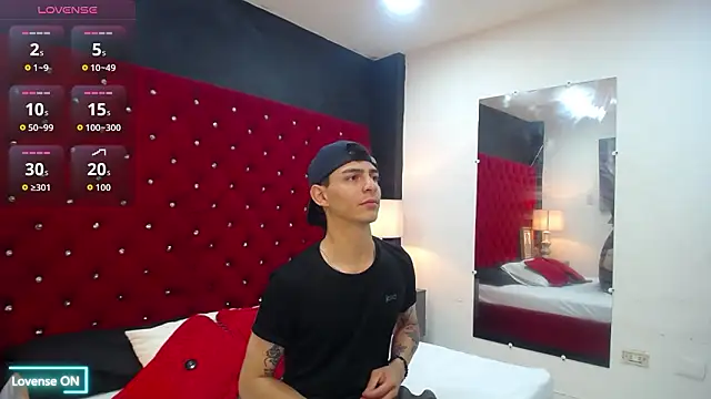 Logan Woods online show from February 3, 2026, 9:42 pm