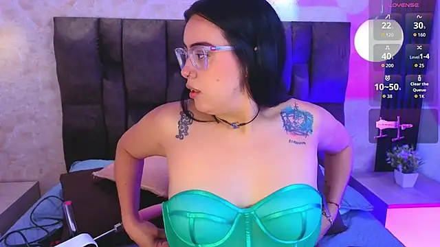 vicky grey online show from March 11, 2026, 12:33 pm