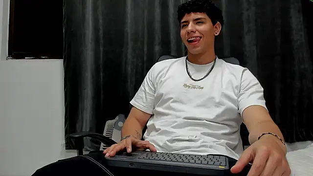 Snapshot of Tobias_Vega chatting on March 1, 2026, 9:22 am Tobias Vega online show from March 1, 2026, 9:22 am