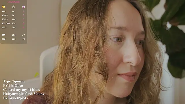 Scarlett NoirMuse online show from April 19, 2026, 3:11 pm