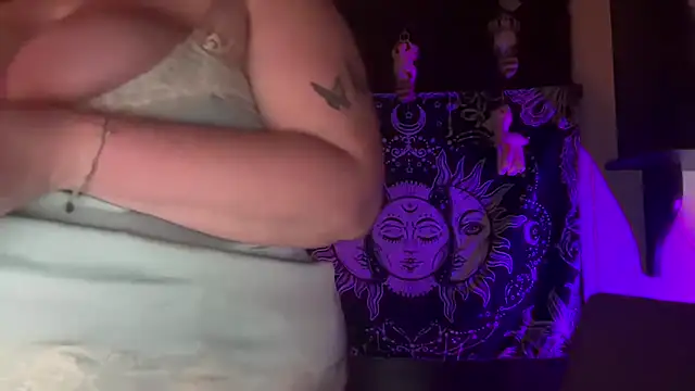 xopeachybaby online show from June 3, 2026, 2:33 pm