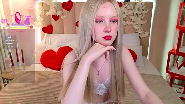 Snapshot of Sia_Hart chatting on February 15, 2026, 12:03 pm Sia Hart online show from February 15, 2026, 12:03 pm