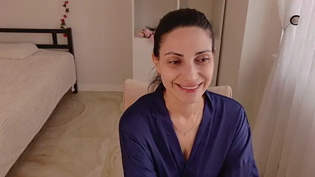 LovelyBeatrice online show from April 8, 2026, 10:48 am