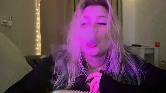 Lulu Di online show from March 24, 2026, 9:09 pm