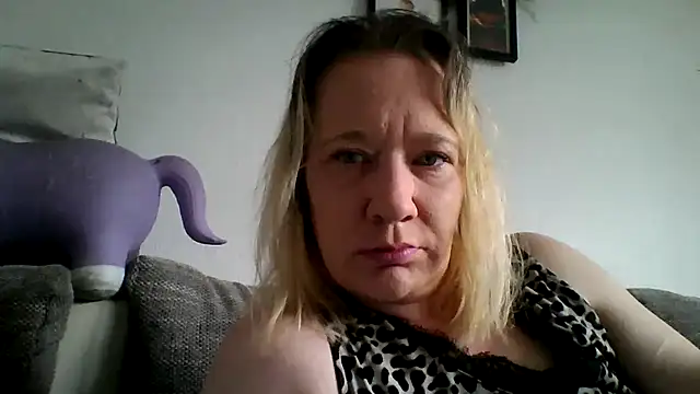 T3ufelsweib online show from March 11, 2026, 10:10 am