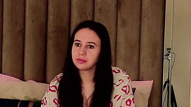 MavisReeve online show from April 14, 2026, 3:34 am