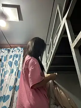 Lyn-be99 online show from April 3, 2026, 1:25 am