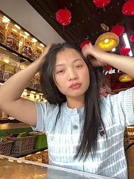 Lyn-be99 online show from April 4, 2026, 3:49 am