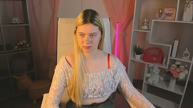 CelestineMauriac online show from April 15, 2026, 7:58 pm