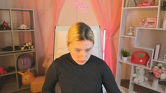 CelestineMauriac online show from April 17, 2026, 6:33 pm