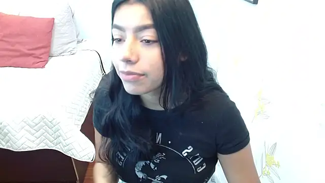 Snapshot of Laia_white chatting on March 3, 2026, 12:00 pm Laia white online show from March 3, 2026, 12:00 pm