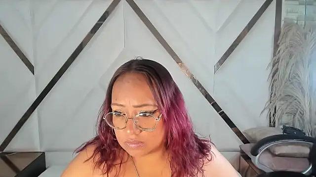 Snapshot of Shara_Oz chatting on February 15, 2026, 3:36 am Shara Oz online show from February 15, 2026, 3:36 am