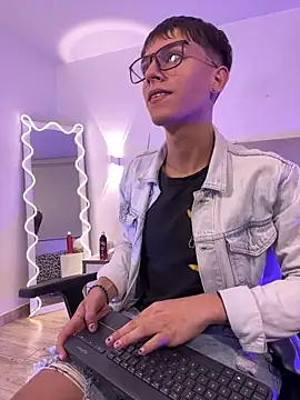 Snapshot of EVAN_TAY chatting on February 1, 2026, 3:05 am EVAN TAY online show from February 1, 2026, 3:05 am