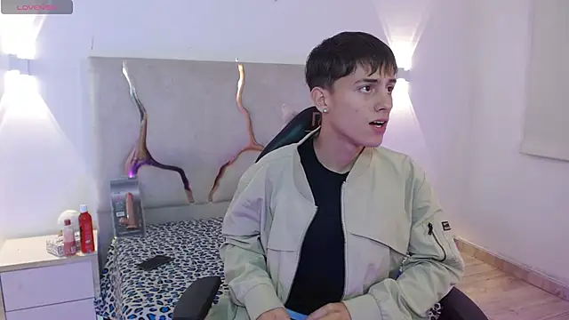 Snapshot of EVAN_TAY chatting on February 17, 2026, 2:52 am EVAN TAY online show from February 17, 2026, 2:52 am