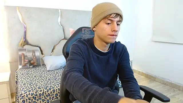 EVAN TAY online show from April 9, 2026, 3:06 am