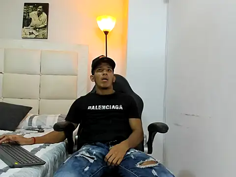 Snapshot of ricky_spensar23cm_ chatting on February 19, 2026, 2:29 am ricky spensar23cm online show from February 19, 2026, 2:29 am