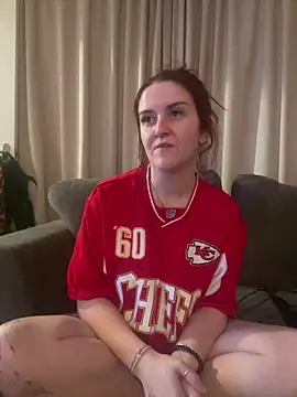 Snapshot of PoppySlut6999 chatting on February 15, 2026, 9:33 pm PoppySlut6999 online show from February 15, 2026, 9:33 pm