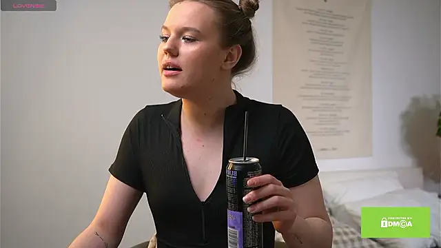 Snapshot of Agatha_Gris chatting on February 1, 2026, 9:35 pm Agatha Gris online show from February 1, 2026, 9:35 pm