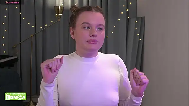 Snapshot of Agatha_Gris chatting on February 2, 2026, 11:03 pm Agatha Gris online show from February 2, 2026, 11:03 pm