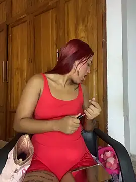 Layla em online show from April 10, 2026, 12:43 pm