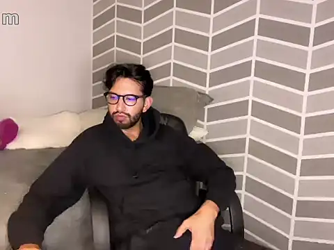 thomass1018 online show from February 13, 2026, 2:29 am