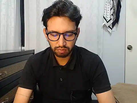 thomass1018 online show from May 27, 2026, 2:30 am