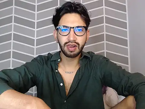 thomass1018 online show from May 31, 2026, 2:53 am