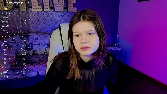 Snapshot of Lunatrend chatting on February 2, 2026, 6:45 am Lunatrend online show from February 2, 2026, 6:45 am