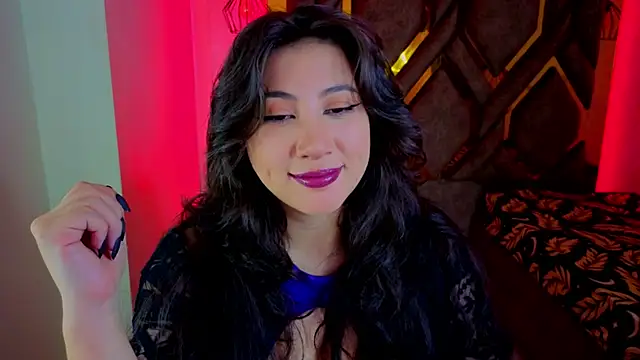 Snapshot of Luvienne chatting on February 19, 2026, 7:43 pm Luvienne online show from February 19, 2026, 7:43 pm