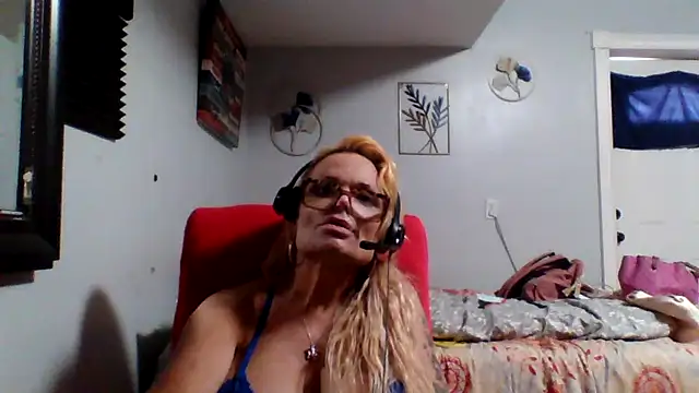 Snapshot of starandsky chatting on June 10, 2026, 3:44 pm starandsky online show from June 10, 2026, 3:44 pm