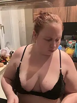 Sarahtjeuh  online show from April 9, 2026, 11:32 pm