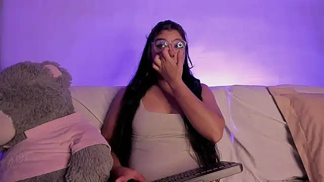 Snapshot of ViolettM chatting on February 12, 2026, 12:33 pm ViolettM online show from February 12, 2026, 12:33 pm