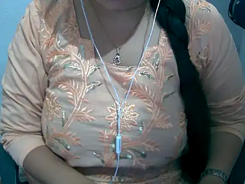 Cute Aliyaa online show from March 17, 2026, 9:56 am