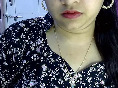 Snapshot of Cute_Aliyaa chatting on June 23, 2026, 1:20 pm Cute Aliyaa online show from June 23, 2026, 1:20 pm