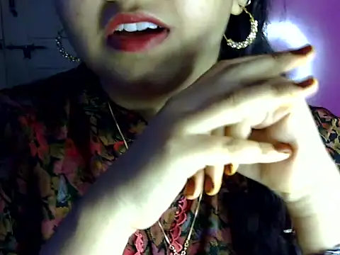 Snapshot of Cute_Aliyaa chatting on July 5, 2026, 1:07 pm Cute Aliyaa online show from July 5, 2026, 1:07 pm