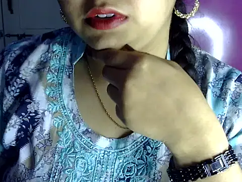 Snapshot of Cute_Aliyaa chatting on July 9, 2026, 1:37 pm Cute Aliyaa online show from July 9, 2026, 1:37 pm